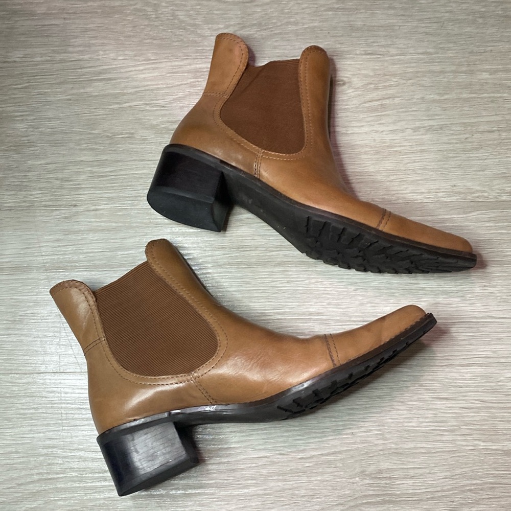 Eddie Bauer camel boots